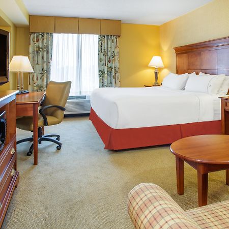 Holiday Inn Express & Suites Bloomington, An Ihg Hotel Exterior photo